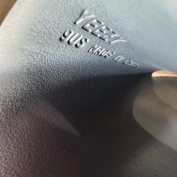 Yeezy slides, slate marine sz 9 - Picture 5 of 5